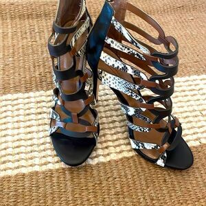 EUC BCBGmaxazria snakeskin pumps